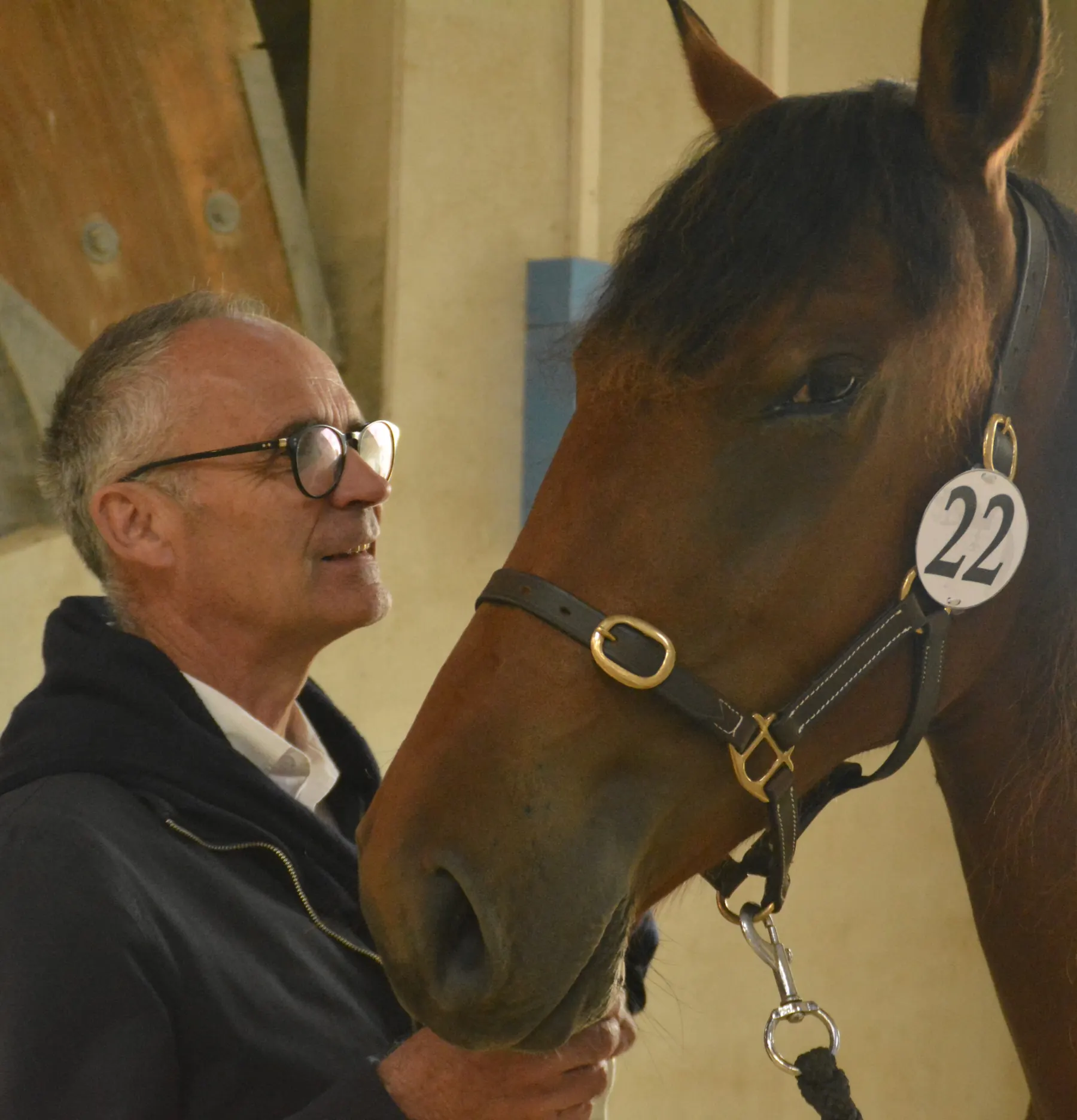 Jean-Marc Mussot et un cheval Barbe de l'élevage de Groboz